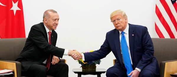 الرئيس الأمريكي دونالد ترامب مع نظيره التركي رجب طيب أردوغان الرئيس الأمريكي دونالد ترامب مع نظيره التركي رجب طيب أردوغان - سبوتنيك عربي