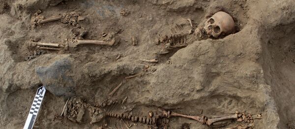 اكتشاف أكبر مقبرة جماعية للأطفال في العالم (227 طفلا)، حيث كان دفن فيها الأطفال الذين كانوا بمثابة تضحية وقرابين بالقرب من تروخيو في بيرو، 27 أغسطس 2019 اكتشاف أكبر مقبرة جماعية للأطفال في العالم (227 طفلا)، حيث كان دفن فيها الأطفال الذين كانوا بمثابة تضحية وقرابين بالقرب من تروخيو في بيرو، 27 أغسطس 2019 - سبوتنيك عربي