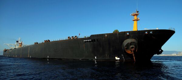 ناقلة النفط الإيرانية أدريان داريا، المعروفة سابقًا باسم غريس 1، قبالة ساحل جبل طارق في 18 أغسطس 2019 - سبوتنيك عربي