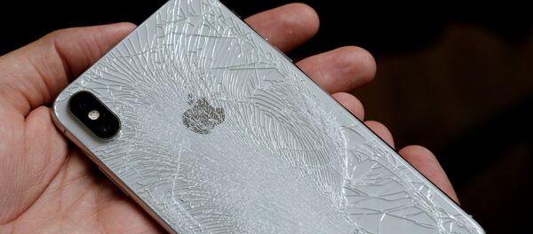 هاتف آيفون مهشم هاتف آيفون مهشم - سبوتنيك عربي