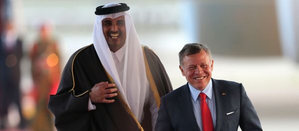العاهل الأردني الملك عبدالله الثاني مع أمير قطر الشيخ تميم بن حمد آل ثاني، في العاصمة الأردنية عمان العاهل الأردني الملك عبدالله الثاني مع أمير قطر الشيخ تميم بن حمد آل ثاني، في العاصمة الأردنية عمان - سبوتنيك عربي