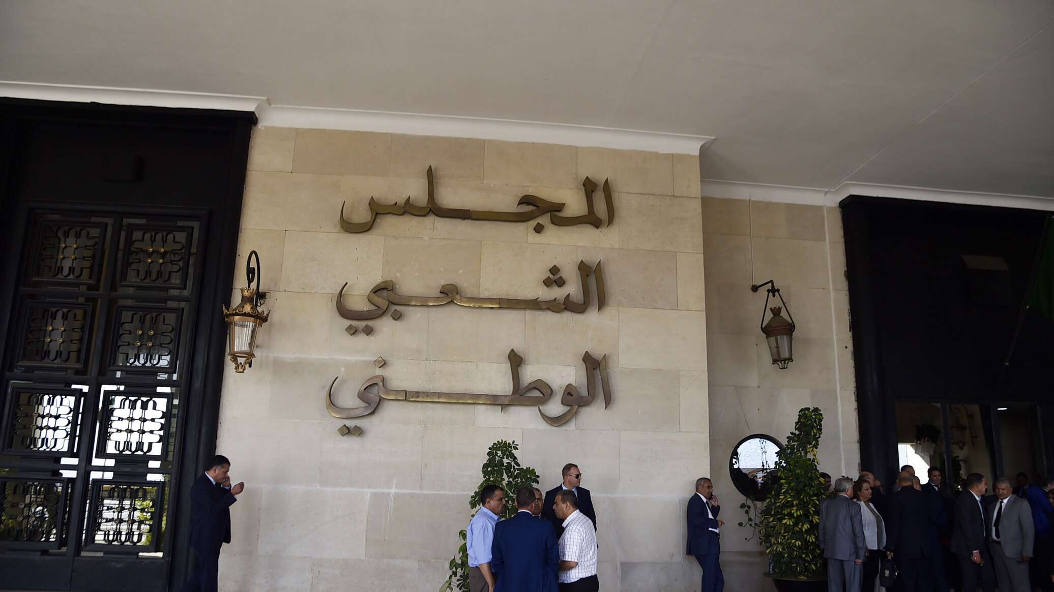 ماذا في زيارة رئيس المجلس الشعبي الوطني الجزائري إلى تونس؟