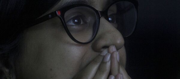 طالبة هندية في معهد تعليمي في مومباي تتابع بتأثر البث المباشر لهبوط تشانداريان-2، 7 سبتمبر/أيلول 2019  - سبوتنيك عربي