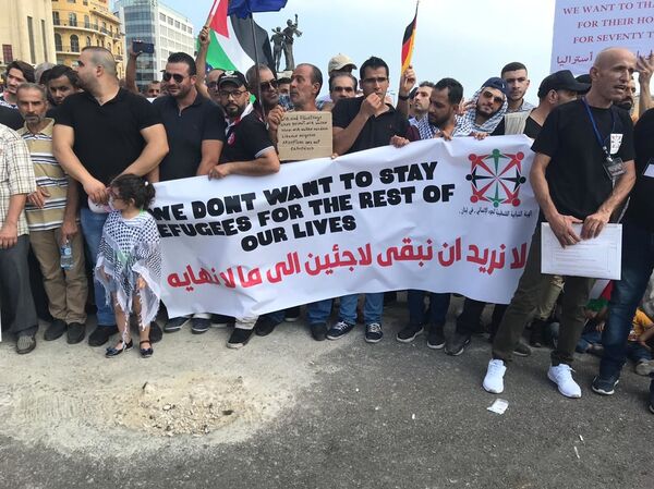 بالفيديو والصور... تظاهرة حاشدة للاجئين الفلسطينيين في بيروت طلبا للجوء إلى الدول الأوروبية - سبوتنيك عربي