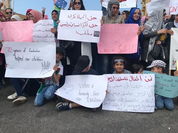 بالفيديو والصور... تظاهرة حاشدة للاجئين الفلسطينيين في بيروت طلبا للجوء إلى الدول الأوروبية - سبوتنيك عربي