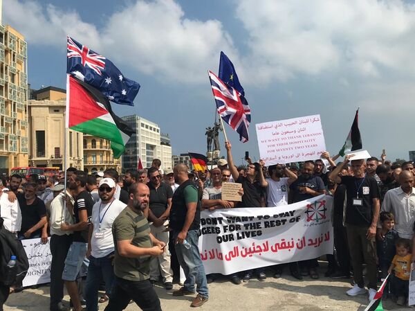 بالفيديو والصور... تظاهرة حاشدة للاجئين الفلسطينيين في بيروت طلبا للجوء إلى الدول الأوروبية - سبوتنيك عربي