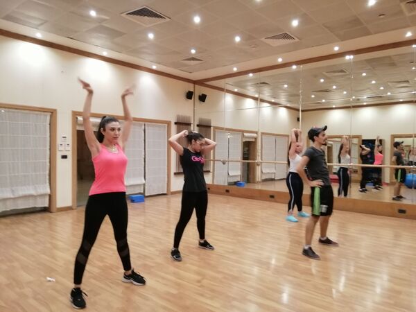 على إيقاع الحرب... مهندس سوري يحترف الرقص وينقل خبرته لمئات الفتيات (فيديو) - سبوتنيك عربي