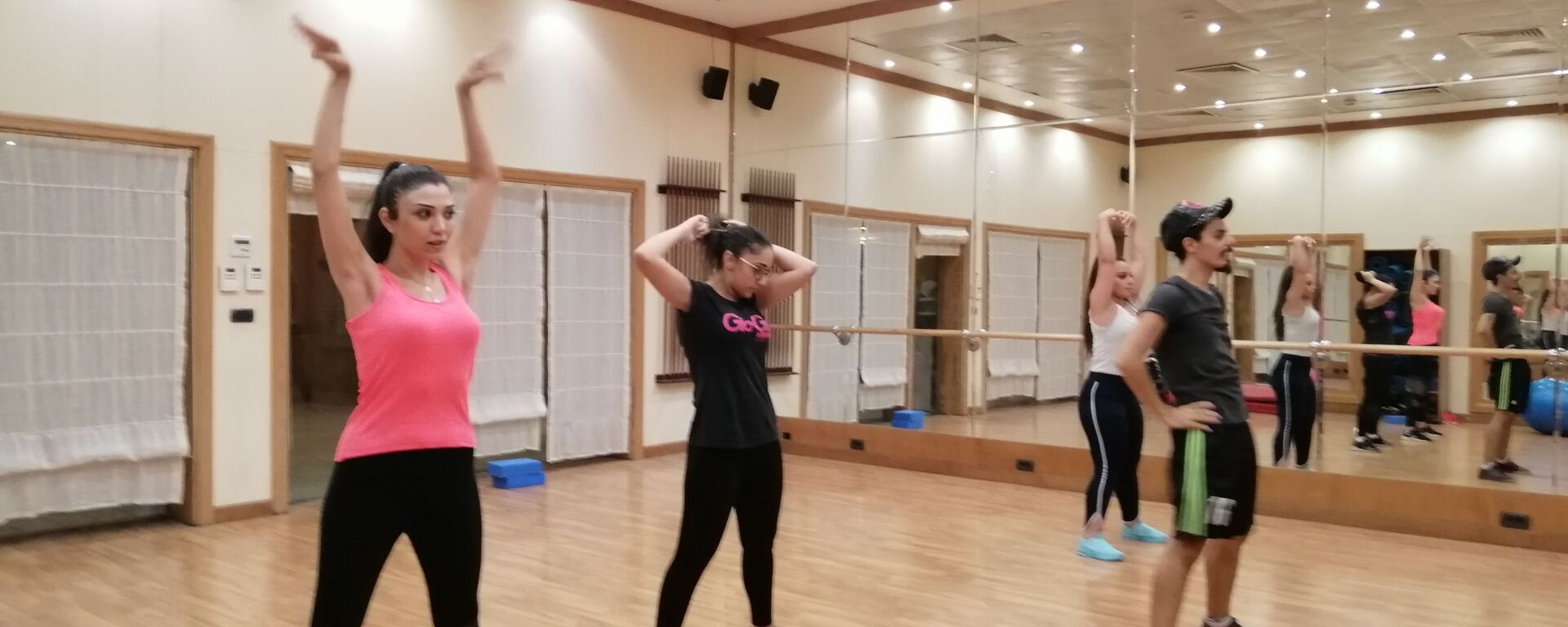 مهندس سوري يحترف الرقص وينقل خبراته لمئات الفتيات - سبوتنيك عربي, 1920, 28.09.2025