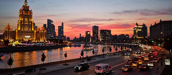 ضفة نهر موسكو في مساء دافئ في موسكو، 11 سبتمبر 2019 - سبوتنيك عربي