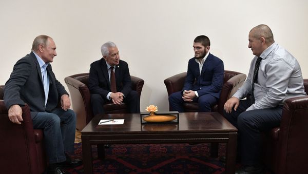 حبيب نورمحمدوف يلتقي مع الرئيس الروسي فلاديمير بوتين حبيب نورمحمدوف يلتقي مع الرئيس الروسي فلاديمير بوتين - سبوتنيك عربي