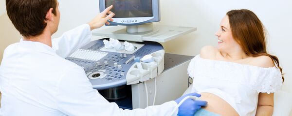 امرأة حامل تخضع لفحص بالأمواج فوق الصوتية - سبوتنيك عربي