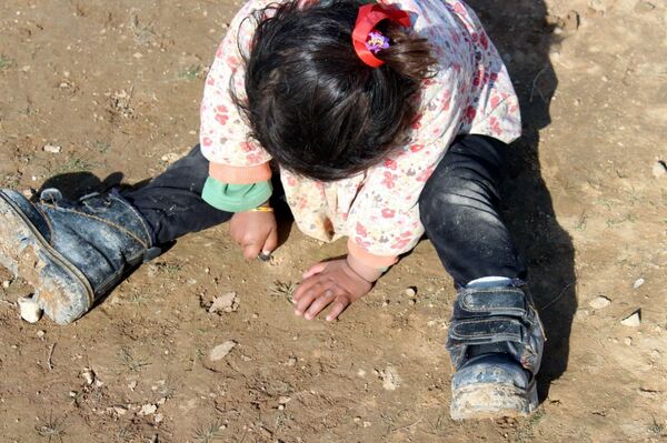 قسد يعتقل عشرات العرب شرق الفرات ويقتاد 200 طفل من الهول إلى جهة مجهولة قسد يعتقل عشرات العرب شرق الفرات ويقتاد 200 طفل من الهول إلى جهة مجهولة - سبوتنيك عربي