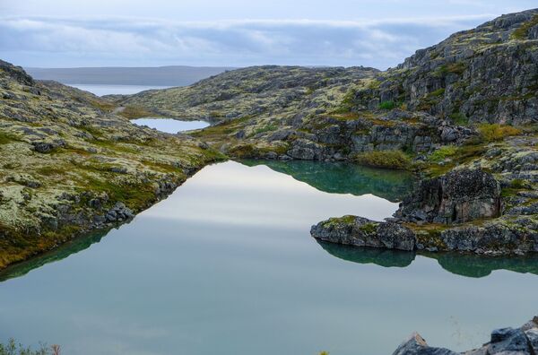 أنواع الصخور في شبه جزيرة ريباتشي في منطقة مورمانسك الروسية - سبوتنيك عربي