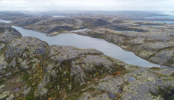 مناظر تطل على بحيرات قرية لودينويه في منطقة مورمانسك الروسية - سبوتنيك عربي
