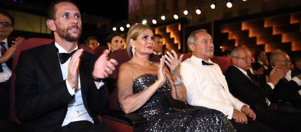 المهندس نجيب ساويرس والمهندس سميح ساويرس والفنانة المصرية يسرا في حفل افتتاح مهرجان الجونة السينمائي الثالث، الجونة، الغردقة، 19 سبتمبر/أيلول 2019 - سبوتنيك عربي