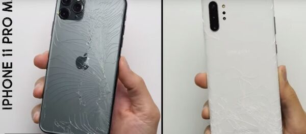 اختبار سقوط بين هاتفي آيفون 11 برو ماكس وسامسونغ غلاكسي نوت 10 بلس اختبار سقوط بين هاتفي آيفون 11 برو ماكس وسامسونغ غلاكسي نوت 10 بلس - سبوتنيك عربي