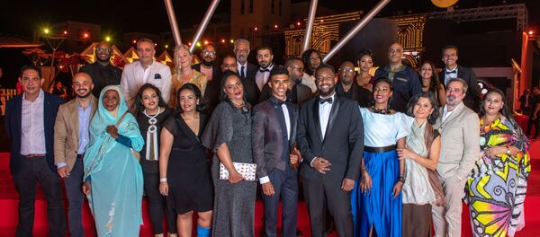 أبطال وصناع الفيلم السوداني ستموت في العشرين في مهرجان الجونة السينمائي الثالث، 20 سبتمبر/أيلول 2019 أبطال وصناع الفيلم السوداني ستموت في العشرين في مهرجان الجونة السينمائي الثالث، 20 سبتمبر/أيلول 2019 - سبوتنيك عربي