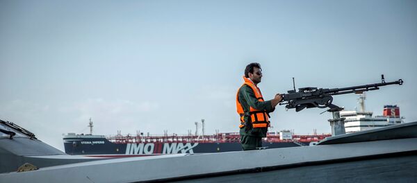 مناورات عسكرية لقوات الجيش الإيراني والحرس الثوري في بحر عمان - سبوتنيك عربي