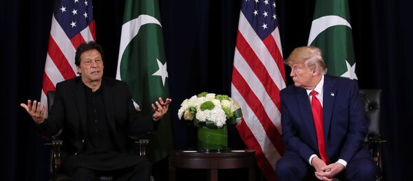 الرئيس الأمريكي دونالد ترامب ورئيس وزراء باكستان عمران خان خلال اجتماع على هامش الجمعية العامة للإمم المتحدة - سبوتنيك عربي