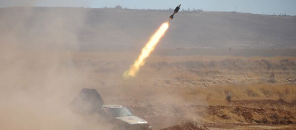 تدريب عسكري لجنود الجيش السوري على أيدي أفراد القوات الروسية في القاعدة العسكرية  في يعفور، على بعد 30 كلم غرب دمشق، 24 سبتمبر 2019 - سبوتنيك عربي