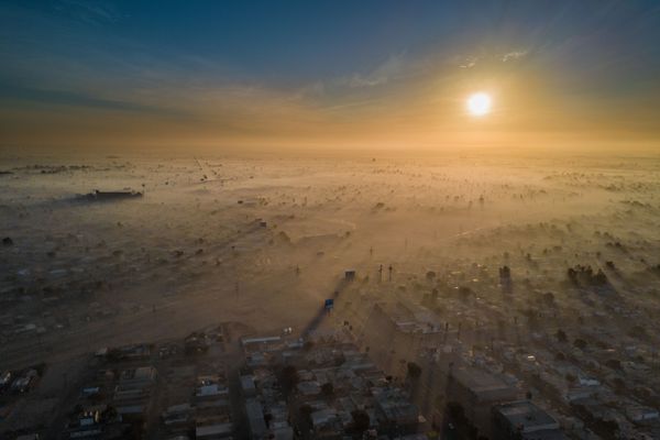 صورة بعنوان السنة الجديدة الملوثة، للمصور إليود جيل سامانيغو، الذي فاز في فئة جائزة المدن المستدامة لعام 2019، في مسابقة المصور البيئي لعام 2019 صورة بعنوان السنة الجديدة الملوثة، للمصور إليود جيل سامانيغو، الذي فاز في فئة جائزة المدن المستدامة لعام 2019، في مسابقة المصور البيئي لعام 2019 - سبوتنيك عربي