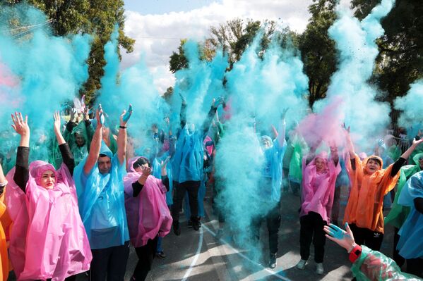 المشاركون في إطار يوم سباق الجري كروس ناتسيا - 2019 في سيمفيروبل، القرم، روسيا - سبوتنيك عربي