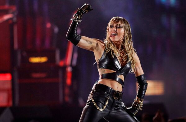 المغنية الأمريكية مايلي سايرز في المهرجان الغنائي iHeartRadio في لاس فيغاس، نيفادا الولايات المتحدة 21 سبتمبر 2019 - سبوتنيك عربي