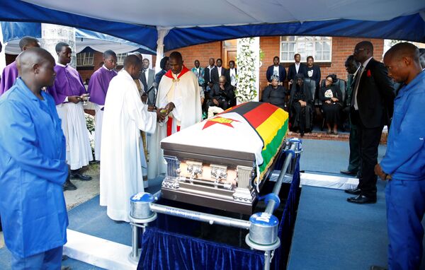 بالصور... دفن جثمان روبرت موغابي في مسقط رأسه - سبوتنيك عربي