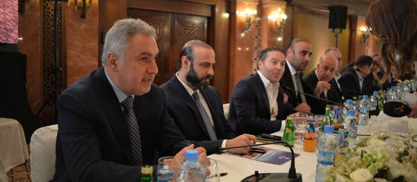 اجتماع البنك المركزي السوري مع رجال الأعمال السوريين اجتماع البنك المركزي السوري مع رجال الأعمال السوريين - سبوتنيك عربي