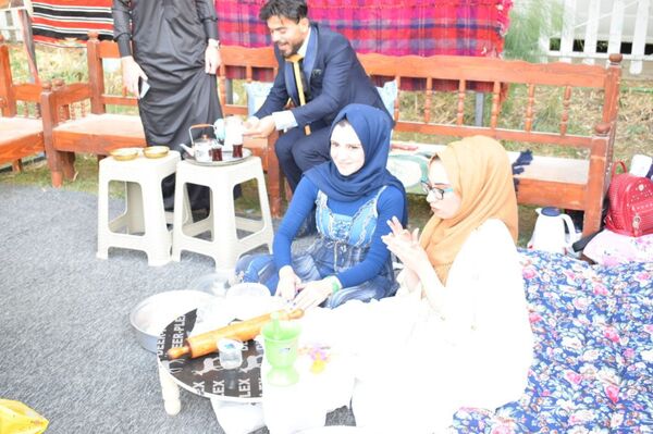 جميلات العراق في عرض ساحر مع دبكات الشباب لأجل السلام... صور  - سبوتنيك عربي