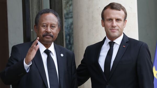 الرئيس الفرنسي إيمانويل ماكرون يستقبل رئيس الوزراء السوداني عبد الله حمدوك  - سبوتنيك عربي