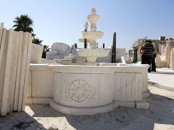 نحاتو الحجر الأبيض يبدعون لوحات تجسد روح حلب الشهباء... فيديو وصور - سبوتنيك عربي