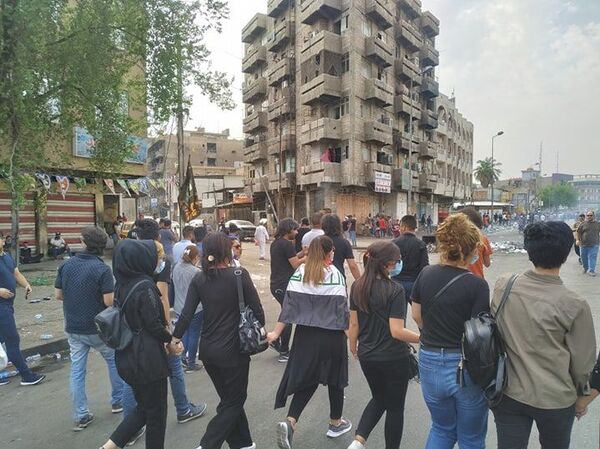 الشارع العراقي يغلي... النساء والرجال يخرجون من كل المدن للتظاهر (صور وفيديو) - سبوتنيك عربي