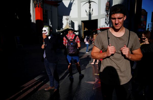 مع أول أيام عرض فيلم الجوكر... تشديد الأمن حول دور العرض الأمريكية - سبوتنيك عربي