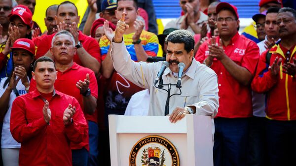 الرئيس الفنزويلي نيكولاس مادورو يخطب في حشد مؤيد له في كاراكاس - سبوتنيك عربي