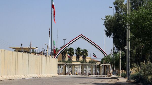 معبر خسراوي الحدودي بين العراق وإيران، المعروف أيضًا باسم معبر المنذرية الحدودي، في محافظة ديالى بشرق العراق  - سبوتنيك عربي