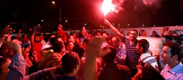 أنصار حزب النهضة الإسلامي يحتفلون بنتائج الانتخابات البرلمانية في تونس العاصمة - سبوتنيك عربي