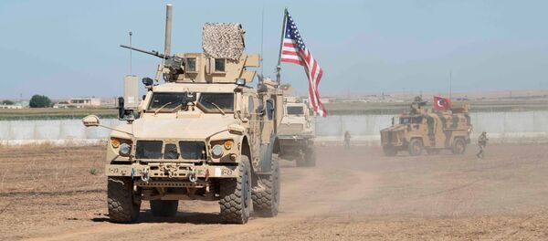 القوات التركية والأميركية خلال دورية مشتركة بين الولايات المتحدة وتركيا فيالمنطقة الآمنة شمال سوريا، 8 أكتوبر 2019 القوات التركية والأميركية خلال دورية مشتركة بين الولايات المتحدة وتركيا فيالمنطقة الآمنة شمال سوريا، 8 أكتوبر 2019 - سبوتنيك عربي