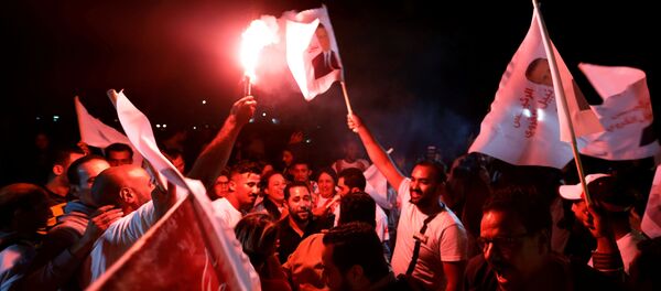 أنصار المرشح الرئاسي التونسي نبيل القروي يحتفلون بعد إطلاق سراحه في تونس أنصار المرشح الرئاسي التونسي نبيل القروي يحتفلون بعد إطلاق سراحه في تونس - سبوتنيك عربي