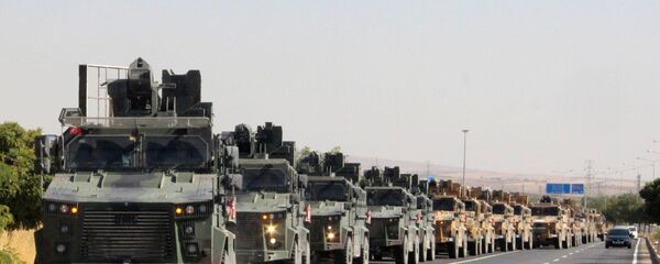 القوافل العسكرية التركية تتجه إلى الحدود السورية التركية، بعد الإعلان عن بدء عملية نبع السلام العسكرية التركية في شمال سوريا، الصورة بتاريخ 9 أكتوبر 2019 - سبوتنيك عربي