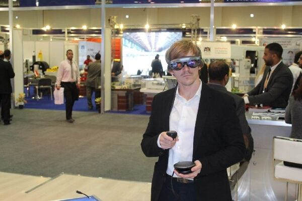 بالصور... شركة روسية تفاجئ المصريين بـنظارة واقع افتراضي مميزة وبسعر زهيد بالصور... شركة روسية تفاجئ المصريين بـنظارة واقع افتراضي مميزة وبسعر زهيد - سبوتنيك عربي