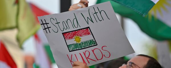  تظاهر حشد من أكثر من 500 شخص لدعم الأكراد بعد أن غيرت إدارة ترامب سياستها في سوريا - سبوتنيك عربي