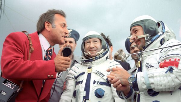 طاقم سفينة الفضاء سويوز 19 رائد الفضاء السوفيتي أليكسي ليونوف وفاليري كوباسوف - سبوتنيك عربي