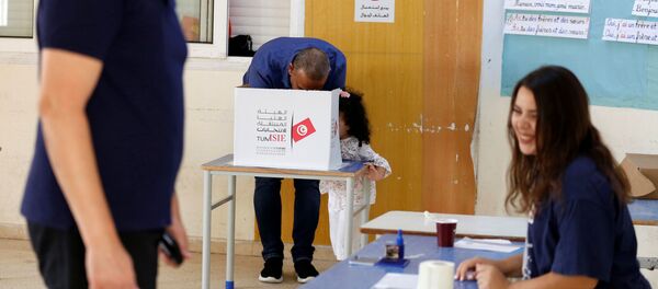 مركز اقتراع خلال جولة الإعادة الثانية للانتخابات الرئاسية في تونس - سبوتنيك عربي