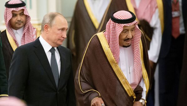  العاهل السعودي الملك سلمان بن عبد العزيز يستقبل الرئيس الروسي فلاديمير بوتين في قصر اليمامة، الرياض، السعودية 14 أكتوبر 2019 - سبوتنيك عربي