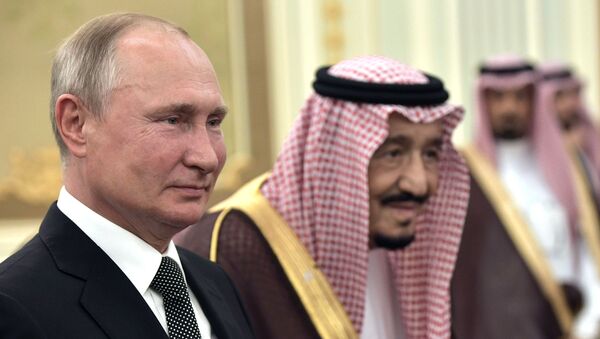 العاهل السعودي الملك سلمان بن عبد العزيز يستقبل الرئيس الروسي فلاديمير بوتين في قصر اليمامة، الرياض، السعودية 14 أكتوبر 2019 - سبوتنيك عربي
