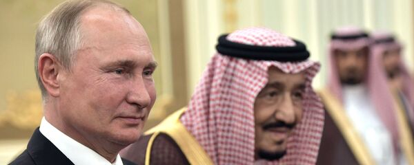 العاهل السعودي الملك سلمان بن عبد العزيز يستقبل الرئيس الروسي فلاديمير بوتين في قصر اليمامة، الرياض، السعودية 14 أكتوبر 2019 - سبوتنيك عربي