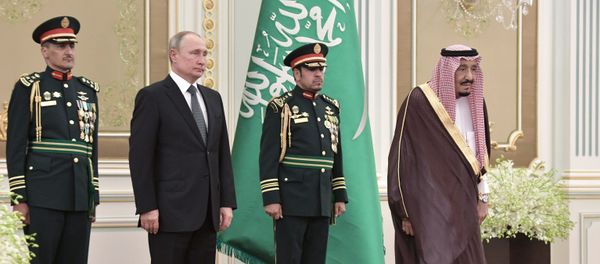 العاهل السعودي الملك سلمان بن عبد العزيز يستقبل الرئيس الروسي فلاديمير بوتين في قصر اليمامة، الرياض، السعودية 14 أكتوبر 2019 العاهل السعودي الملك سلمان بن عبد العزيز يستقبل الرئيس الروسي فلاديمير بوتين في قصر اليمامة، الرياض، السعودية 14 أكتوبر 2019 - سبوتنيك عربي