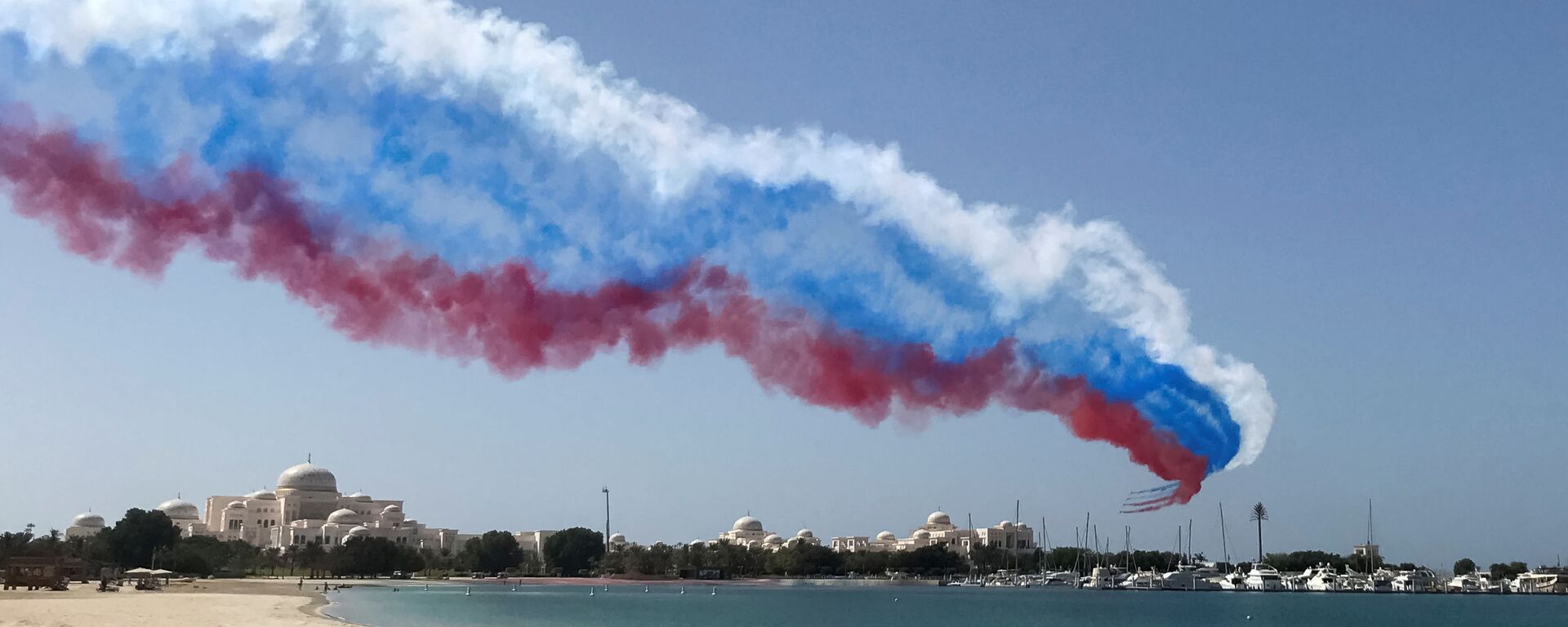 علم روسيا في سماء أبو ظبي، الإمارات العربية المتحدة 15 أكتوبر 2019 - سبوتنيك عربي, 1920, 11.12.2021