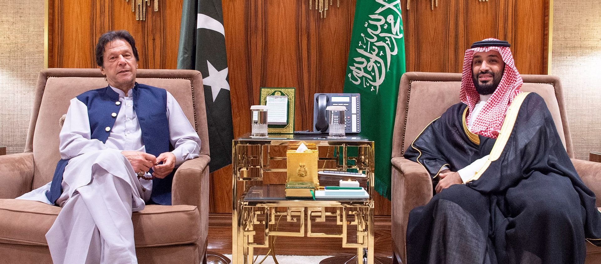 ولي العهد السعودي الأمير محمد بن سلمان يلتقي برئيس الوزراء الباكستاني عمران خان في الرياض ولي العهد السعودي الأمير محمد بن سلمان يلتقي برئيس الوزراء الباكستاني عمران خان في الرياض - سبوتنيك عربي, 1920, 30.09.2021